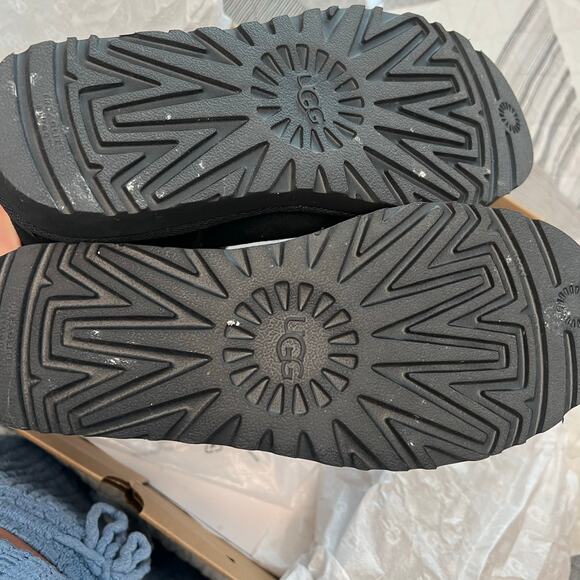 UGG Classic Short Black Boots Size 7 - Picture 2 of 5